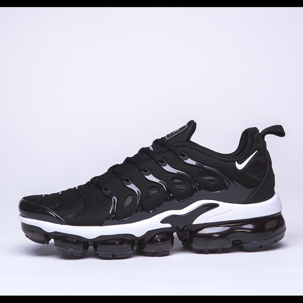 NIKE AIR VAPORMAX TN PLUS RUNNING SHOES-BLACK/WHITE